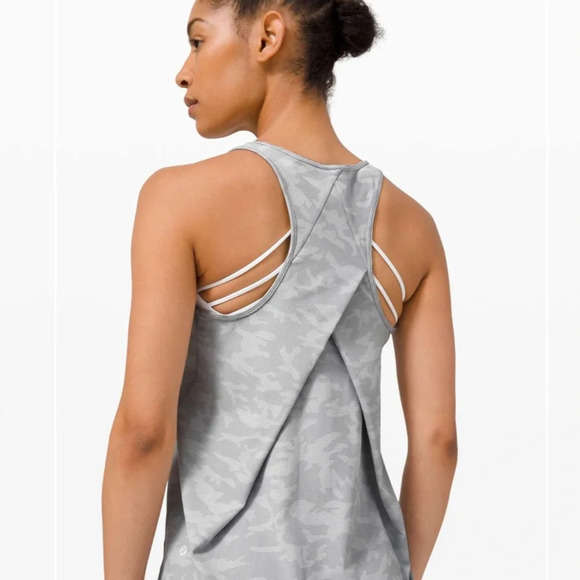 Lululemon pleated essential tank - Picture 2 of 5